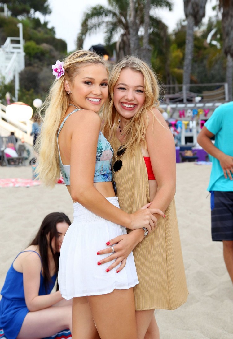 olivia-holt-at-18th-birthday-party-hosted-by-nintendo-in-malibu-08-17-2015_18