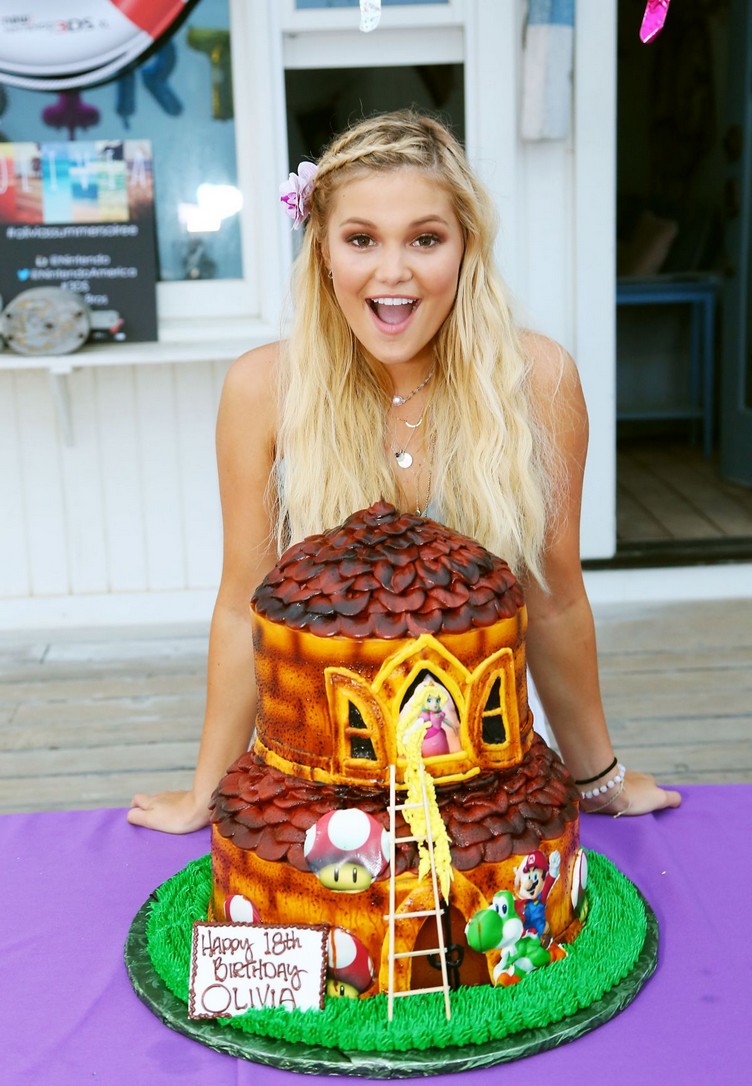 olivia-holt-at-18th-birthday-party-hosted-by-nintendo-in-malibu-08-17-2015_24