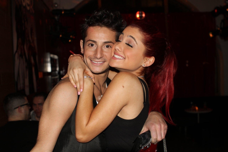Ariana-red-hair-hugging-frankie-grande