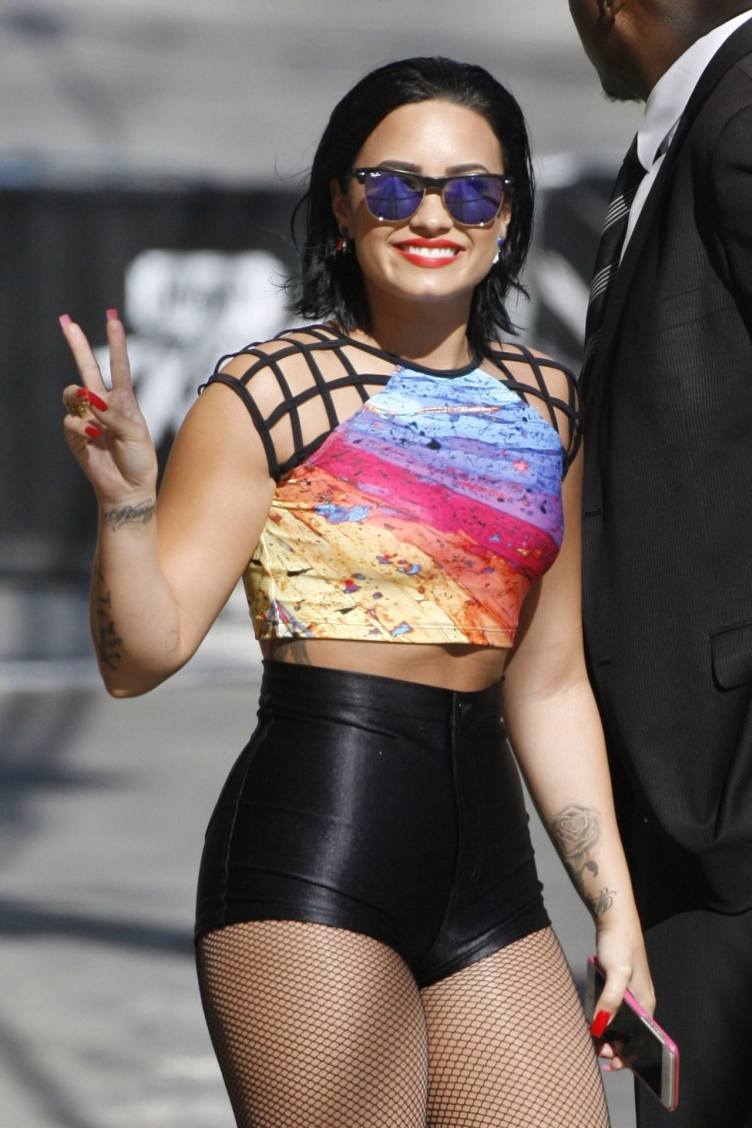 Demi-Lovato-Performing-at-Jimmy-Kimmel-Live-in-Hollywood-9