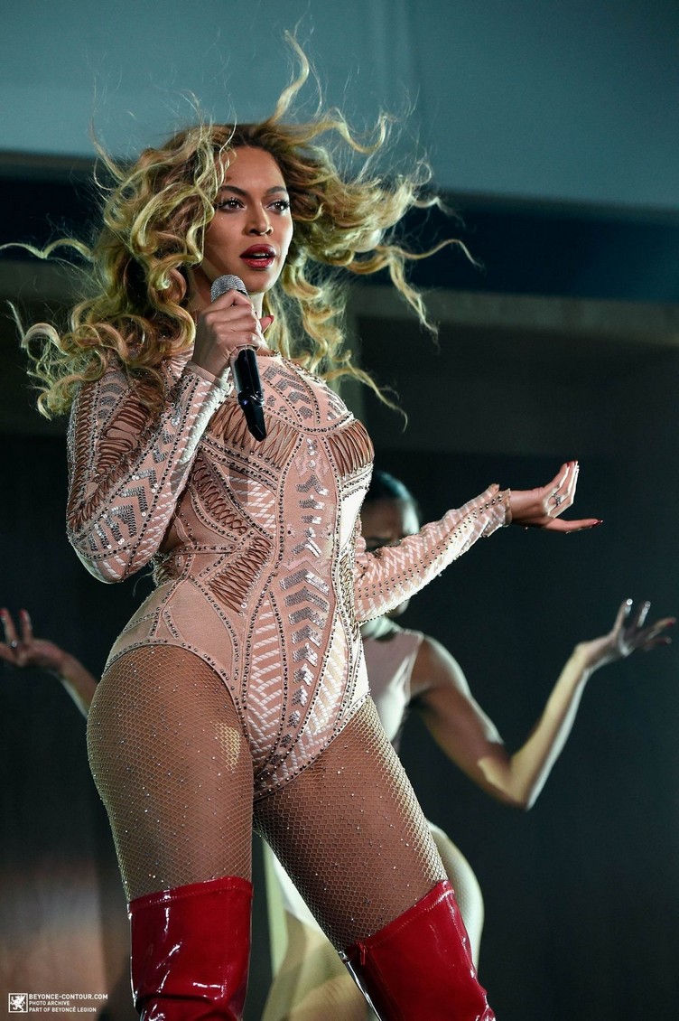 beyonce-performs-at-2015-budweiser-made-in-america-festival-at-benjamin-franklin-parkway-in-philadelphia_5