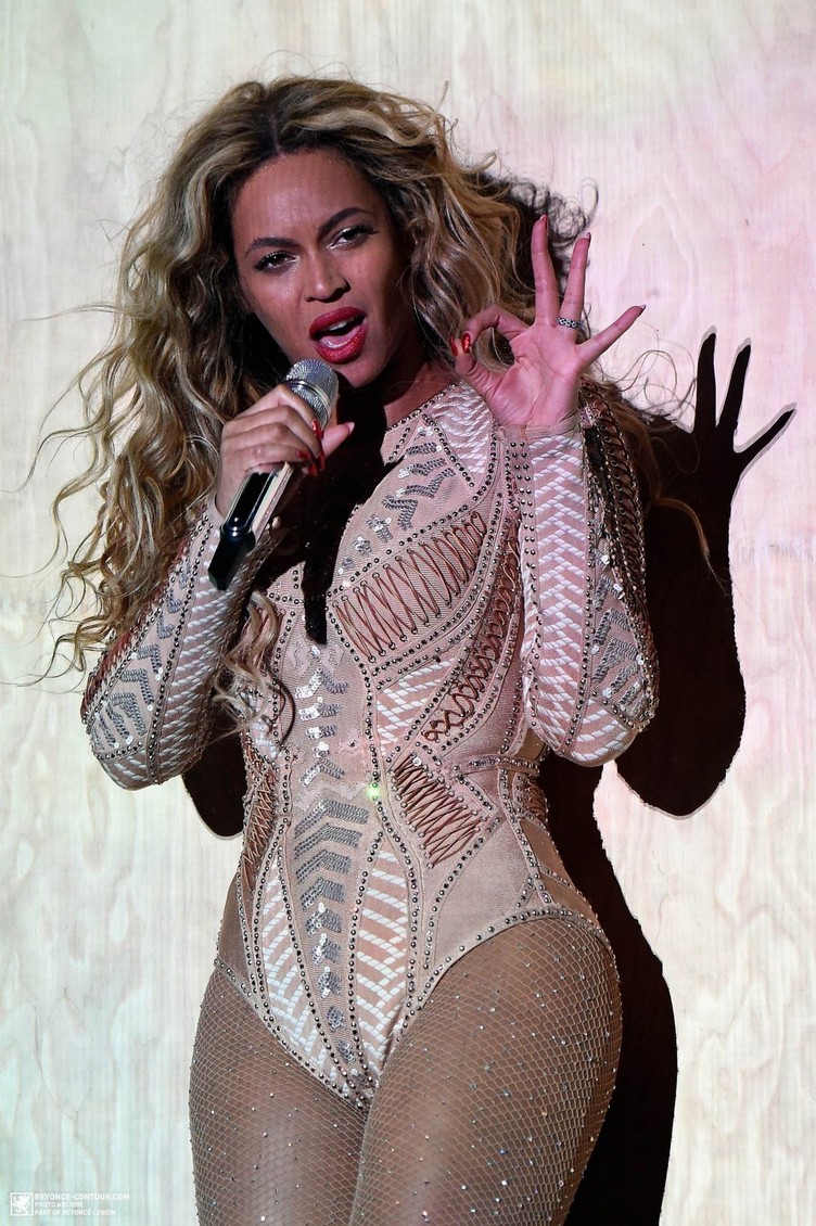 beyonce-performs-at-2015-budweiser-made-in-america-festival-at-benjamin-franklin-parkway-in-philadelphia_7