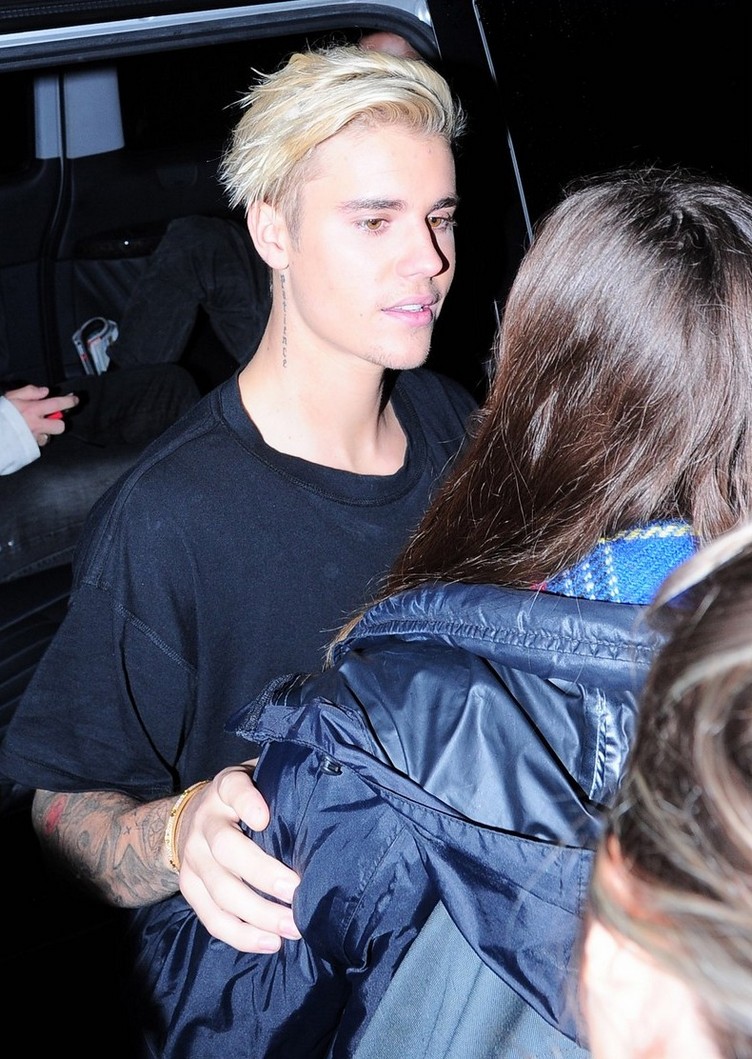 Justin Bieber poses and takes selfies with excited fans in London **USA ONLY**