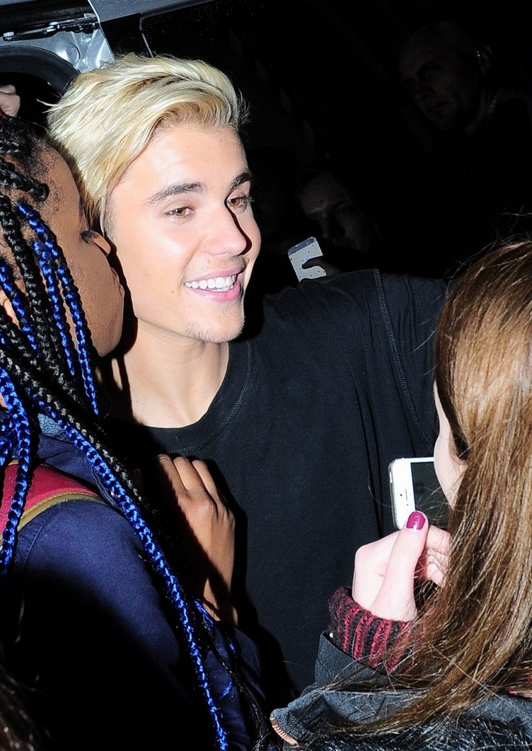 Justin Bieber poses and takes selfies with excited fans in London **USA ONLY**