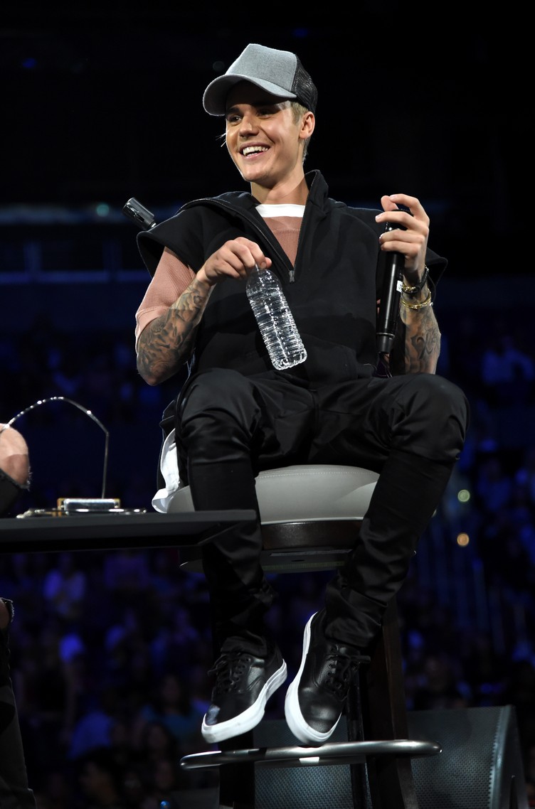 LOS ANGELES, CA - NOVEMBER 13: Singer/songwriter Justin Bieber speaks onstage during An Evening With Justin Bieber at Staples Center on November 13, 2015 in Los Angeles, California. (Photo by Jason Merritt/Getty Images for Universal Music)