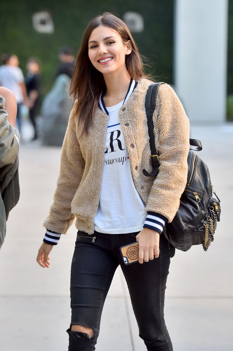 victoria-justice-heading-to-the-arclight-11-27-2015_1