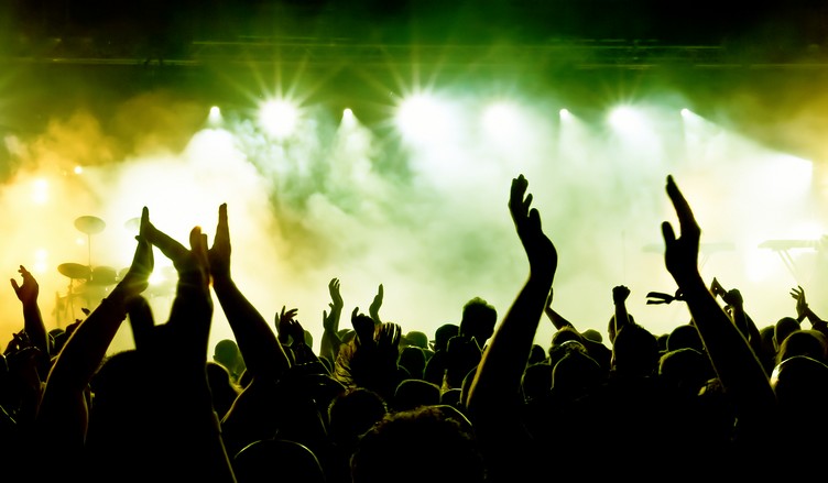 bigstock_silhouettes_of_concert_crowd_i_1565261621 (1)