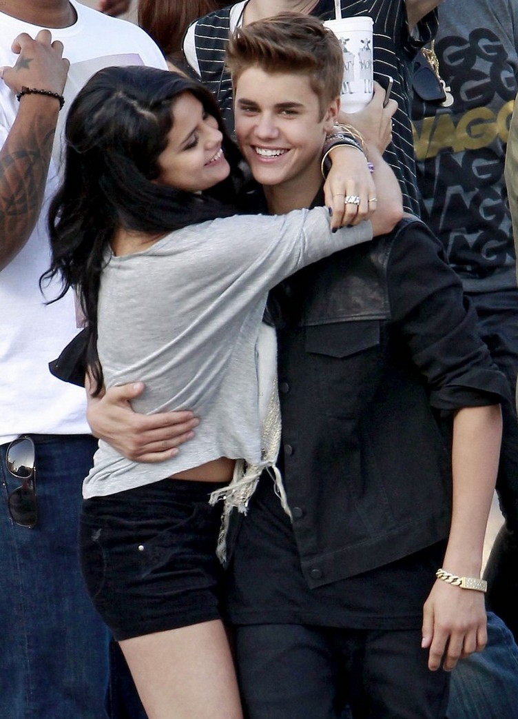 SELENA VISITS JUSTIN ON SET! Justin Bieber and Selena Gomez embrace and kiss as she visits him on the set of his new music video 'Boyfriend'