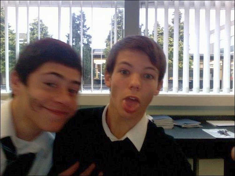 louis-tomlinson-at-school-with-classmate