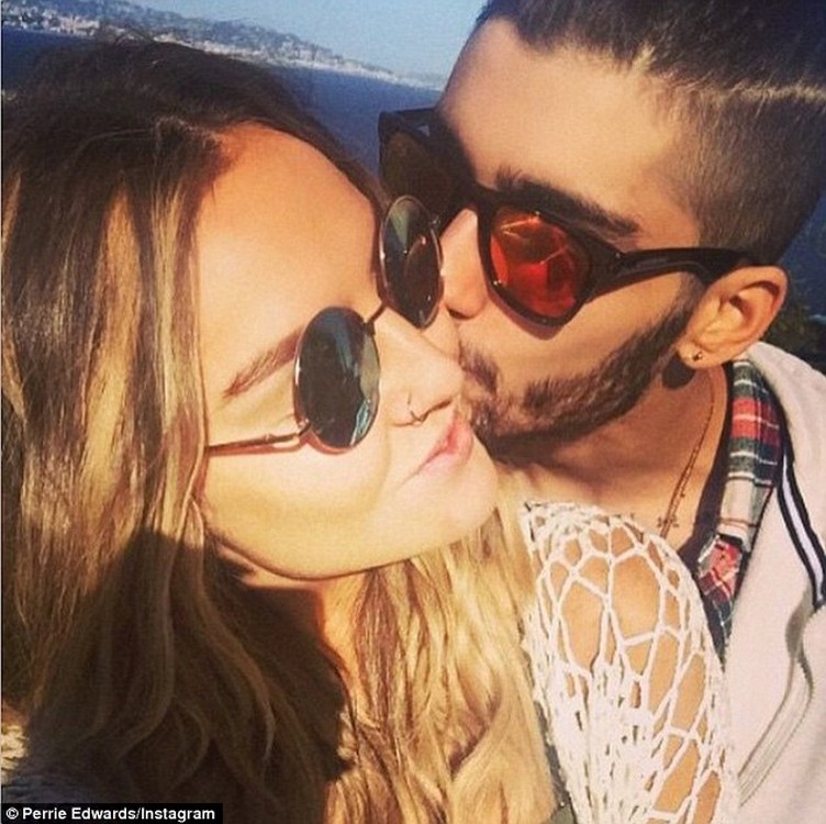 2735F30500000578-3022464-Sticking_together_Zayn_Malik_kisses_fianc_e_Perrie_Edwards_in_In-a-12_1427961947699