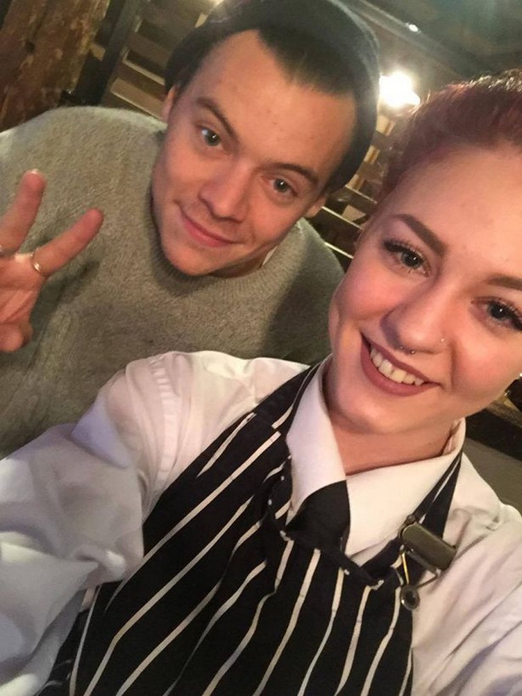 Harry-Styles-enjoys-some-down-time-in-Cheshire