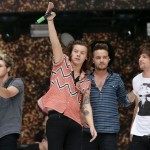 One-Direction-perform-on-stage