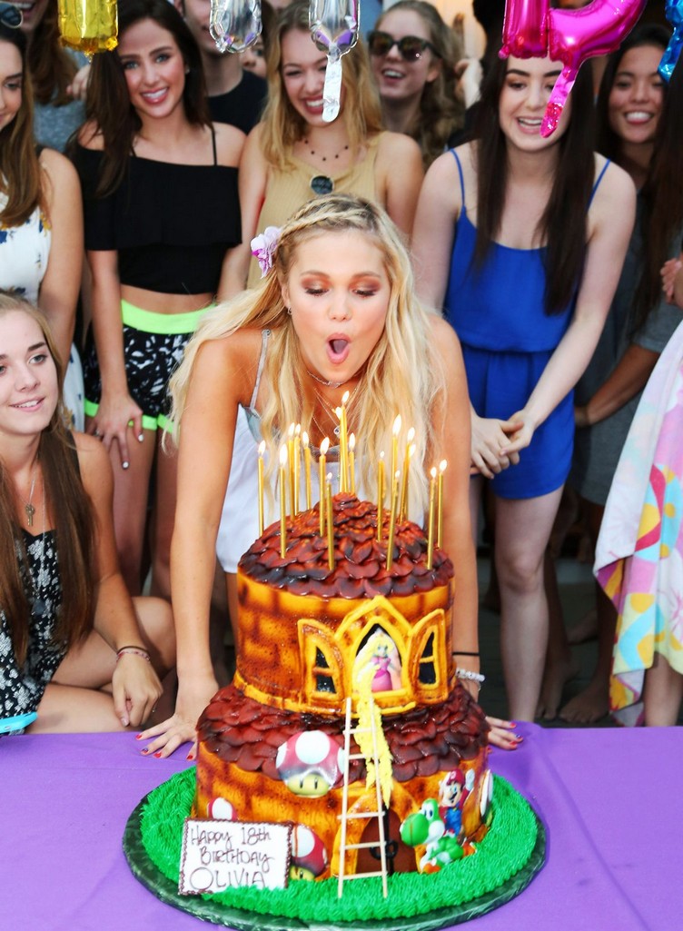 olivia-holt-at-18th-birthday-party-hosted-by-nintendo-in-malibu-08-17-2015_27