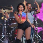 Demi-Lovato-Performing-at-Jimmy-Kimmel-Live-in-Hollywood-001feat