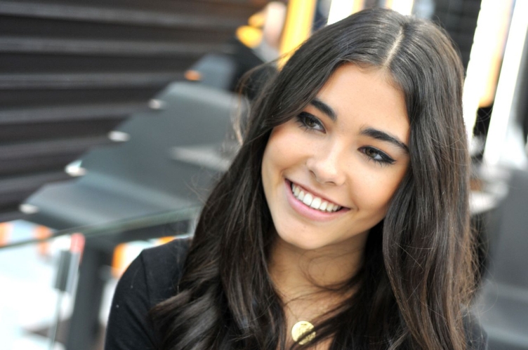 madison-beer-at-mac-cosmetics-store-opening-in-orlando_4