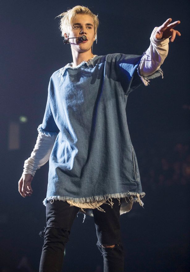 PAY-Justin-Bieber-at-Teen-Awards (1)