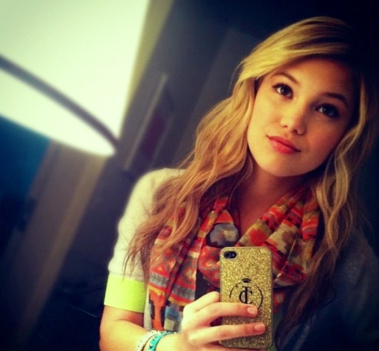 Olivia-holt-flipped-picture