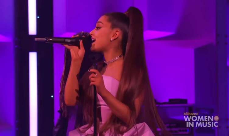 A publika kulira: Ariana Grande briljira izvodeći "Thank U, Next"
