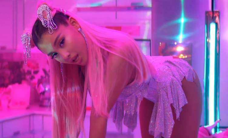 Roze svuda: Ariana Grande predstavila spot za "7 Rings"!