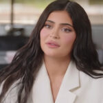 Fanovi Kylie Jenner ubeđeni da je slučajno otkrila ime svog sina u epizodi Keeping Up With The Kardashians.