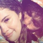 Selena Gomez do ušiju zaljubljena u Bennya Već razmišlja o deci i braku